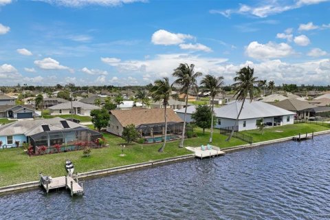 Casa en venta en Cape Coral, Florida, 3 dormitorios, 168.9 m2 № 1107968 - foto 8