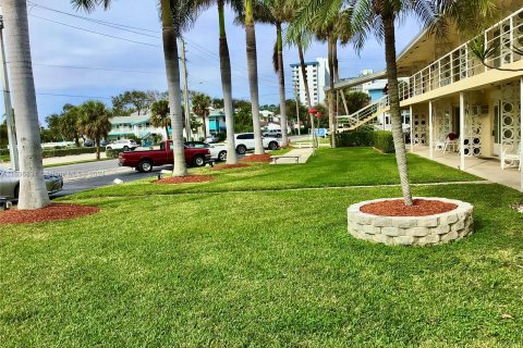 Condo in Pompano Beach, Florida, 1 bedroom  № 1309319 - photo 21