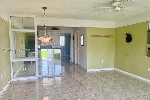 Copropriété à vendre à Pompano Beach, Floride: 1 chambre, 52.03 m2 № 1309319 - photo 2