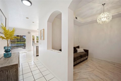 Casa en venta en Pembroke Pines, Florida, 4 dormitorios, 205.13 m2 № 1309746 - foto 10