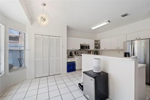 Villa ou maison à vendre à Pembroke Pines, Floride: 4 chambres, 205.13 m2 № 1309746 - photo 17