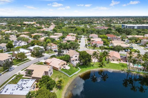 Villa ou maison à vendre à Pembroke Pines, Floride: 4 chambres, 205.13 m2 № 1309746 - photo 9