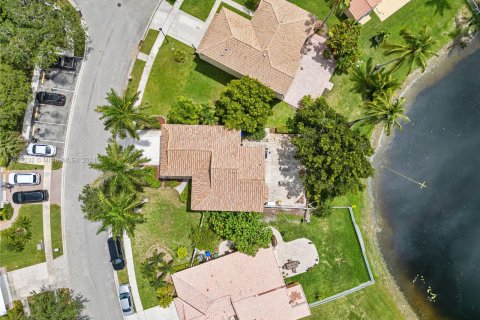 Casa en venta en Pembroke Pines, Florida, 4 dormitorios, 205.13 m2 № 1309746 - foto 5