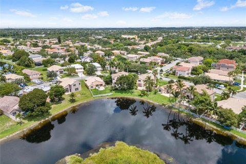 Villa ou maison à vendre à Pembroke Pines, Floride: 4 chambres, 205.13 m2 № 1309746 - photo 8