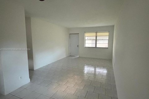 Condominio en alquiler en Hollywood, Florida, 1 dormitorio, 53.42 m2 № 1375603 - foto 12