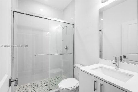 Townhouse in Miami, Florida 5 bedrooms № 1375604 - photo 30