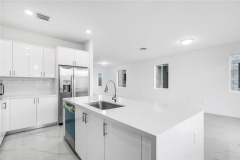 Townhouse in Miami, Florida 5 bedrooms № 1375604 - photo 8