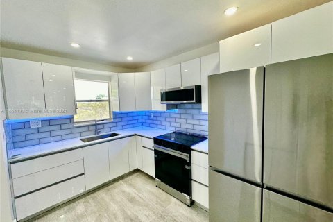 Condominio en venta en Lauderhill, Florida, 2 dormitorios, 101.45 m2 № 1375647 - foto 3