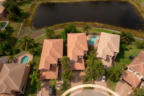 House in Royal Palm Beach, Florida 5 bedrooms, 248.7 sq.m. № 1173964 - photo 10