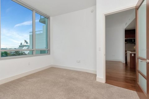 Condo in Tampa, Florida, 1 bedroom  № 1402363 - photo 18