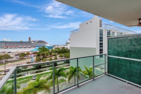 Condo in Tampa, Florida, 1 bedroom  № 1402363 - photo 24