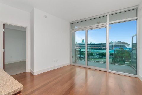 Condo in Tampa, Florida, 1 bedroom  № 1402363 - photo 11