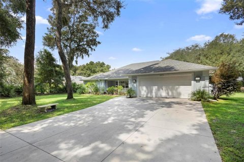 Villa ou maison à vendre à DeLand, Floride: 4 chambres, 212.19 m2 № 1315471 - photo 1