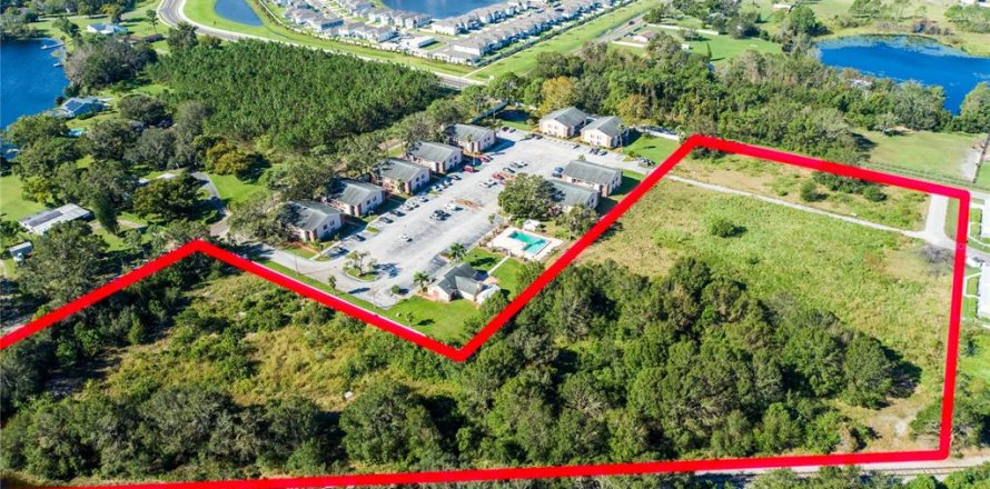 Propiedad comercial en Land O' Lakes, Florida № 1406591