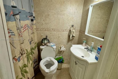 Condominio en venta en Hialeah, Florida, 3 dormitorios, 121.61 m2 № 1224037 - foto 8