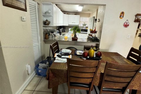 Condominio en venta en Hialeah, Florida, 3 dormitorios, 121.61 m2 № 1224037 - foto 7