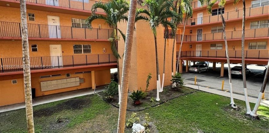 Condominio en Hialeah, Florida, 3 dormitorios  № 1224037