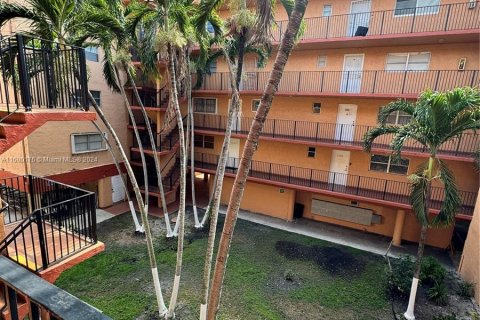 Condominio en venta en Hialeah, Florida, 3 dormitorios, 121.61 m2 № 1224037 - foto 16