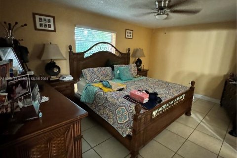 Condominio en venta en Hialeah, Florida, 3 dormitorios, 121.61 m2 № 1224037 - foto 9