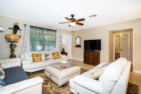 Villa ou maison à vendre à Hallandale Beach, Floride: 3 chambres, 134.62 m2 № 783733 - photo 5