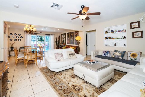 Villa ou maison à vendre à Hallandale Beach, Floride: 3 chambres, 134.62 m2 № 783733 - photo 3