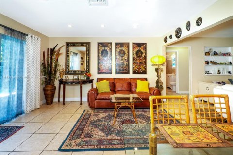Villa ou maison à vendre à Hallandale Beach, Floride: 3 chambres, 134.62 m2 № 783733 - photo 12