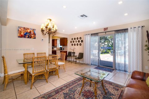 Villa ou maison à vendre à Hallandale Beach, Floride: 3 chambres, 134.62 m2 № 783733 - photo 9