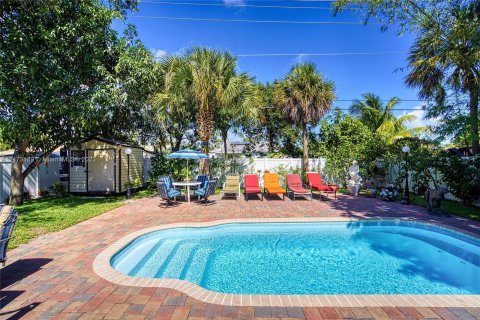 Villa ou maison à vendre à Hallandale Beach, Floride: 3 chambres, 134.62 m2 № 783733 - photo 2
