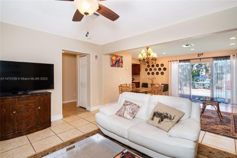 Villa ou maison à vendre à Hallandale Beach, Floride: 3 chambres, 134.62 m2 № 783733 - photo 6