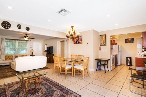 Villa ou maison à vendre à Hallandale Beach, Floride: 3 chambres, 134.62 m2 № 783733 - photo 7