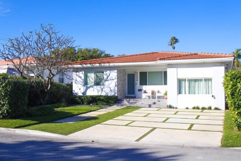Villa ou maison à vendre à Surfside, Floride: 3 chambres, 151.62 m2 № 986529 - photo 2