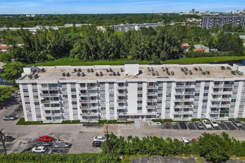 Condo in North Miami Beach, Florida, 1 bedroom  № 1418178 - photo 5