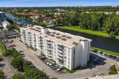 Condo in North Miami Beach, Florida, 1 bedroom  № 1418178 - photo 6