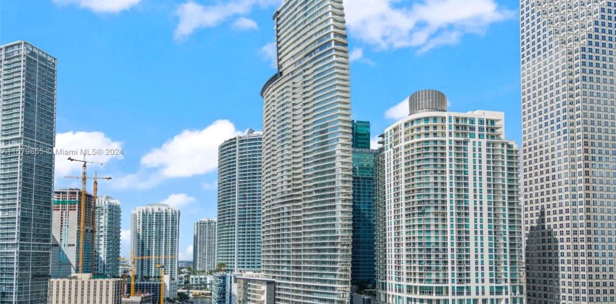 Condominio en Miami, Florida, 1 dormitorio  № 1418177