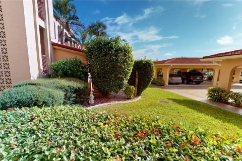 Copropriété à vendre à Punta Gorda, Floride: 2 chambres, 161.74 m2 № 811807 - photo 3