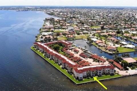 Copropriété à vendre à Punta Gorda, Floride: 2 chambres, 161.74 m2 № 811807 - photo 1