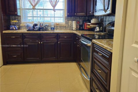 Touwnhouse à vendre à Tamarac, Floride: 3 chambres, 133.78 m2 № 1355405 - photo 2