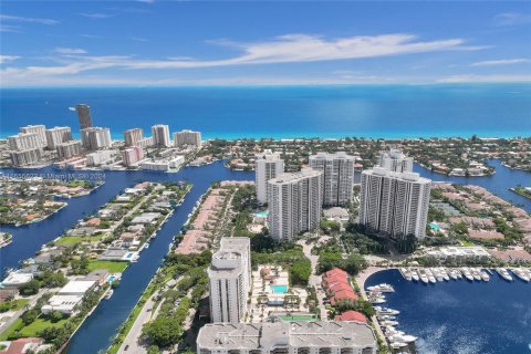 Condominio en venta en Aventura, Florida, 2 dormitorios, 132.94 m2 № 1355403 - foto 20