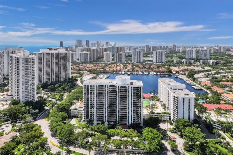 Condo in Aventura, Florida, 2 bedrooms  № 1355403 - photo 1