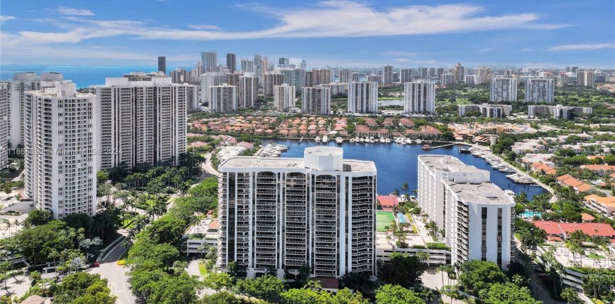 Condo in Aventura, Florida, 2 bedrooms  № 1355403