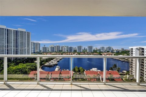 Condo in Aventura, Florida, 2 bedrooms  № 1355403 - photo 18