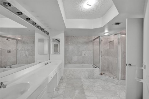 Condo in Aventura, Florida, 2 bedrooms  № 1355403 - photo 12