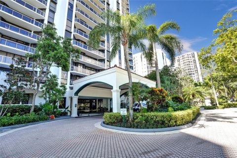 Condo in Aventura, Florida, 2 bedrooms  № 1355403 - photo 4