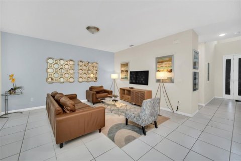 Townhouse in SOLARA RESORT in Kissimmee, Florida 4 bedrooms, 194.17 sq.m. № 853004 - photo 3