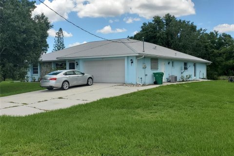 Villa ou maison à vendre à Punta Gorda, Floride: 3 chambres, 195.09 m2 № 1307654 - photo 1