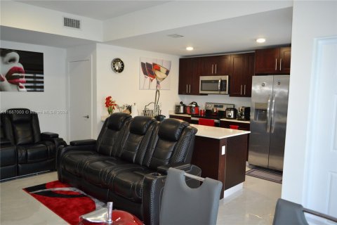 Townhouse in Homestead, Florida 4 bedrooms, 133.22 sq.m. № 1428038 - photo 5