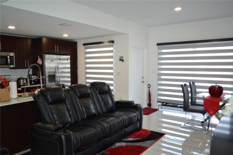 Townhouse in Homestead, Florida 4 bedrooms, 133.22 sq.m. № 1428038 - photo 9