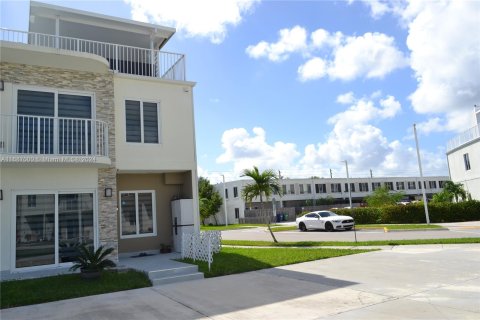 Townhouse in Homestead, Florida 4 bedrooms, 133.22 sq.m. № 1428038 - photo 1