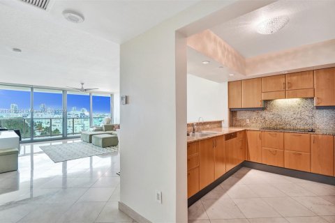 Condo in Miami Beach, Florida, 2 bedrooms  № 1395889 - photo 4