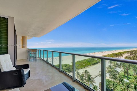 Condo in Miami Beach, Florida, 2 bedrooms  № 1395889 - photo 1